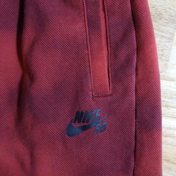 Nike SB Spell Out Logo Sweat Shorts - Picture 2 of 9